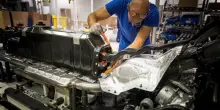 Si ferma la caduta della produzione industriale: primo rialzo ad aprile dopo 26 mesi
