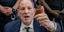 MeToo, Harvey Weinstein giudicato colpevole di crimini sessuali. Stallo sullo stupro