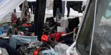 Pozzallo, sette ore di braccio di ferro sui migranti a bordo della Sea eye 5. Poi l’ok allo sbarco