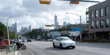 Musk cerca di risollevare le sorti di Tesla con i robotaxi, oggi al debutto ad Austin