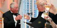 Trump da re Carlo, il retroscena: “Starmer ha costretto il monarca a invitarlo per la seconda volta”