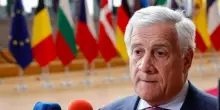 Bandiera Europa, Tajani e la querelle su colore e 12 stelle. "Come le tribù d'Israele". "No, falso"