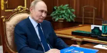 Macron torna a parlare con Putin: “Tregua con Kiev, poi i negoziati”