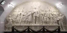 Busti e statue, è tornato Stalin: Putin glorifica il suo maestro