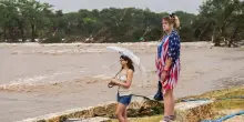 Alluvione in Texas travolge alcuni campi estivi: 24 vittime. Almeno 23 ragazze disperse