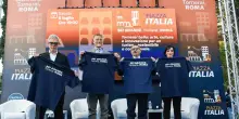 Il nuovo show di Giuli: “Cinecittà cratere vuoto, prima di noi c’era l’Urss”