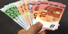 Estate, niente vacanze per quasi 9 milioni di italiani: per 7 su 10 le ragioni sono economiche