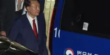 Corea del Sud, Yoon torna in carcere: l’ex presidente a processo per aver imposto la legge marziale