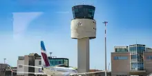 Incendio vicino all’aeroporto di Olbia, voli dirottati su Cagliari e Roma