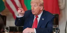 L’annuncio di Trump: “Per il Canada dazi al 35%. Oggi anche l’Unione europea riceverà la lettera”