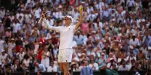 Sinner batte Djokovic 6-3, 6-3, 6-4: domenica in finale a Wimbledon contro Alcaraz