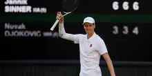 Sinner domina Djokovic in 3 set: è finale a Wimbledon contro Alcaraz. “Era il mio sogno da bambino”