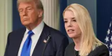 Pam Bondi attaccata dai Maga per il caso Epstein, Trump la difende: “Lasciatela fare il suo lavoro”