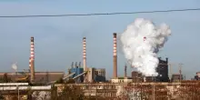 Il governo riapre la gara per la vendita dell’ex Ilva
