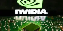 Pugno duro con la Ue e carezze per Pechino: via libera Usa a Nvidia alla vendita in Cina del chip IA