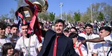 Fabio Pisacane: “A Cagliari studio la Gen Z, allenarla è una sfida”