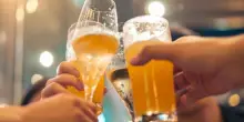 Millennial e Zoomer riscoprono il piacere di una birra in compagnia