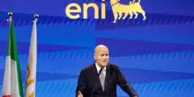 Eni frena ma i conti tengono. L’ad Descalzi: “I prossimi mesi e il 2026 saranno migliori”