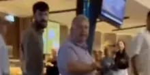 “Assassini ebrei tornate a casa”. Famiglia aggredita in autogrill