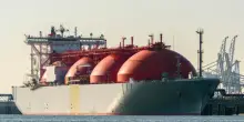 Gnl, la svolta dei terminal galleggianti: costi in picchiata e capacità triplicata al 2030