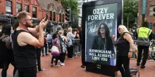 Ozzy Osbourne per sempre: in migliaia per l’ultimo saluto all’eroe dell’hard rock