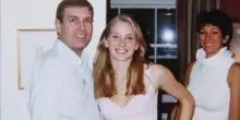Il principe Andrea e la biografia shock: “Drogato di sesso, volgare, zotico. Harry lo prese a pugni”