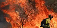 Europa in fiamme: “Incendi aumentati del 45% rispetto al 2024”. Cosa c’entra la crisi climatica