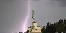 Previsioni meteo, Caronte addio: tornano piogge e temporali violenti, giù le temperature
