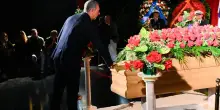 Baudo, l’ultimo atto e le lacrime di Amadeus. Oggi i funerali in Sicilia