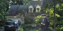 Fbi perquisisce casa di Bolton, l’ex consigliere per la sicurezza Usa. Trump: “È un delinquente”
