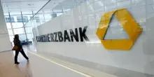 Unicredit sale ancora in Commerz. Per Berlino l’approccio resta “non coordinato e ostile”