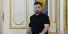 Trump sente Putin e attacca: “Zelensky è un venditore. Non più un soldo all’Ucraina”