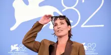 Noomi Rapace diventa Madre Teresa: “Ogni vita è un dono, ma la donna decide sul proprio corpo”