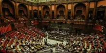 Siti sessisti, si muove il governo. Prime proposte in Parlamento: stretta su uso di foto e anonimato
