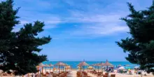 Turista italiana di 18 anni violentata sulla spiaggia in Albania: arrestato l’aggressore