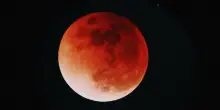 Eclissi lunare di oggi, 7 settembre 2025: la Luna si tinge di rosso tra scienza e meraviglia