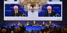 Opposizioni alla prova Cernobbio, Schlein: “Noi uniti alle regionali”. Renzi attacca il governo