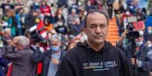 Mimmo Lucano dichiarato incandidabile in Calabria, escluso dalle liste di Avs per le regionali