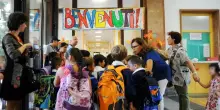 Tre mesi senza scuola, il prof influencer Galiano sostiene la petizione: “Calendario da cambiare”