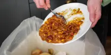 Ue, stretta sugli sprechi alimentari e sul recupero dei rifiuti tessili. Nuovi obiettivi per il 2030