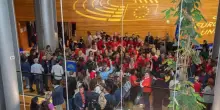 “Stop al genocidio”: protesta pro-Pal di S&D, Verdi e The Left davanti al Parlamento Europeo