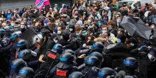 Francia, caos per le proteste “Blocchiamo Tutto”: 327 arresti, chiusa parte del Louvre