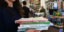 Valditara: “Introdurre credito imposta per libri di testo”. E riparte lo ‘zaino sospeso’
