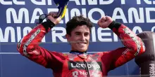 Marc Marquez vince anche a Misano, Bezzecchi ottimo 2°. Bagnaia cade