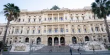 Venezia, dà della “cicciona” alla figlia undicenne: padre condannato