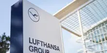 Crisi Lufthansa. La stampa tedesca: taglierà molti posti tra amministrativi. La Borsa festeggia