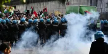 “Blocchiamo tutto”, scontri a Torino: migliaia in piazza nei cortei pro Pal