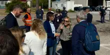 Meloni e Schlein sullo stesso aereo per la Calabria: faccia a faccia tra regionali e Flotilla