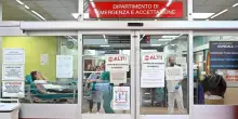 Sanità in crisi, sempre più italiani verso il privato: “Spesi per le cure 41 miliardi in un anno”