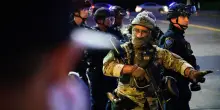 Migranti, Trump contro il sindaco di Chicago e il governatore dell’Illinois: “In galera!”